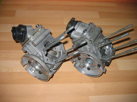 Carters moteur Bidalot Gr 3
Il existait plusieurs types de tubulures d'admission pour ces moteurs, sur celui de gauche, le montage pour MBK CF, sur celui de droite le montage pour MBK Réplica
Mots-clés: Bas moteur BIDALOT G3