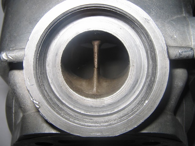Cylindre Malossi Gr2
Échappement à barrette, pour rotule ou venturi en 38
